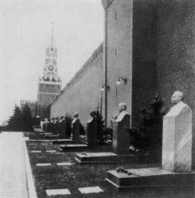 Simple graves near the Kremlin Wall